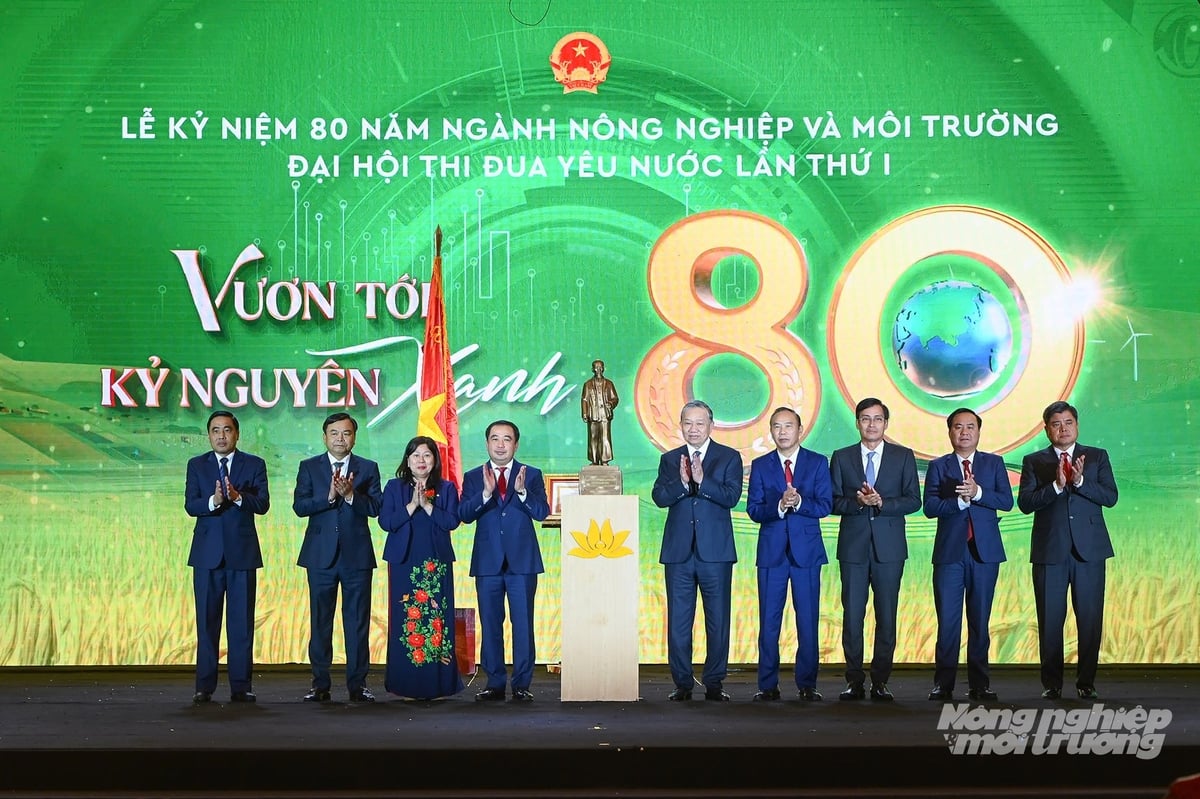 Tổng Bí thư Tô Lâm cho rằng, việc hợp nhất Bộ Nông nghiệp và Phát triển nông thôn với Bộ Tài nguyên và Môi trường để hình thành Bộ Nông nghiệp và Môi trường thể hiện tư duy phát triển mới là quản lý tổng hợp tài nguyên, phát triển nông nghiệp theo hướng thống nhất, liên kết hữu cơ. Ảnh: Tùng Đinh.