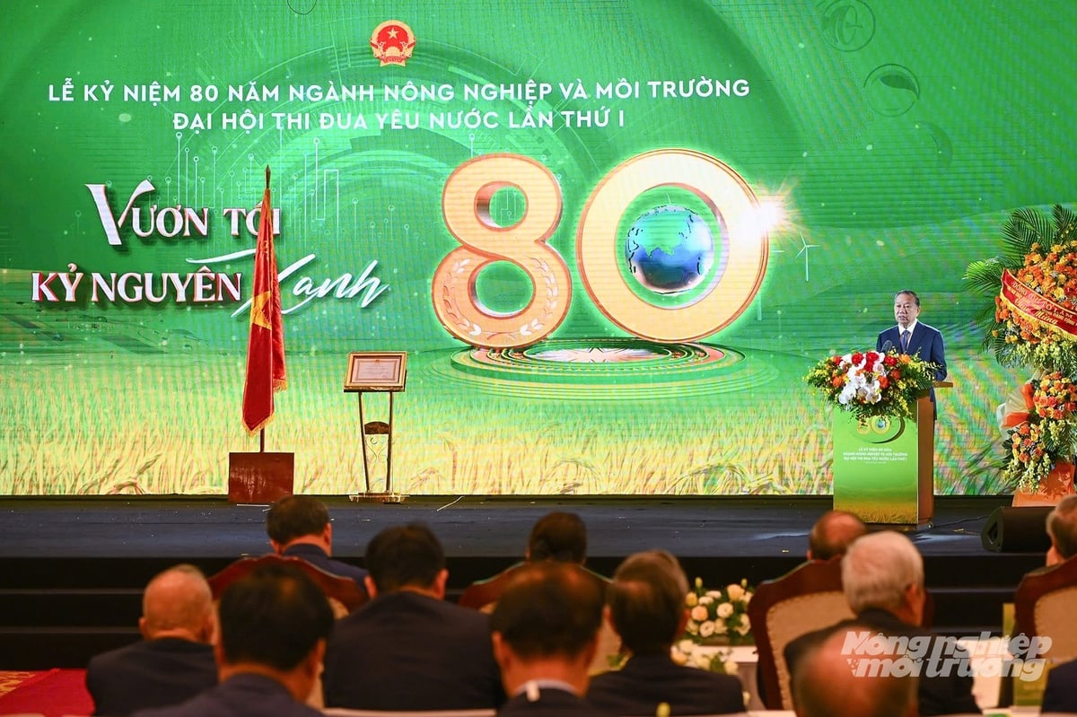 Tổng Bí thư Tô Lâm cho rằng, ngành Nông nghiệp và Môi trường cần tiếp tục đổi mới, hành động quyết liệt hơn, hiệu quả hơn, đóng góp xứng đáng vào thành công của Đại hội XIV của Đảng, góp phần xây dựng đất nước phát triển phồn vinh, bền vững. Ảnh: Tùng Đinh.