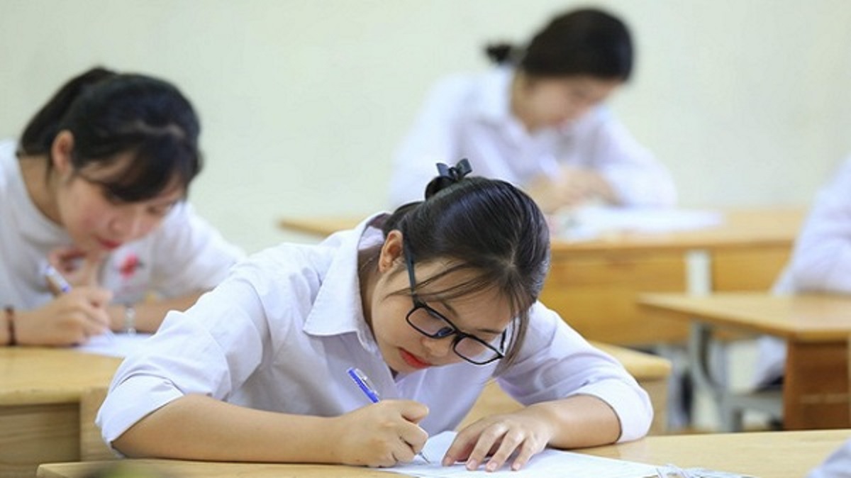 Các thí sinh bắt đầu tham gia kỳ thi tốt nghiệp THPT Quốc gia 2022.