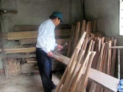 Anh Đỉnh và vật liệu làm cày.