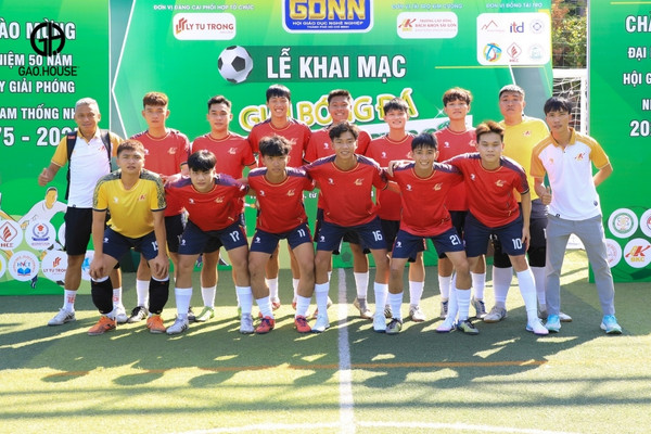 May áo lớp đồng phục trường Cao đẳng Lý Tự Trọng