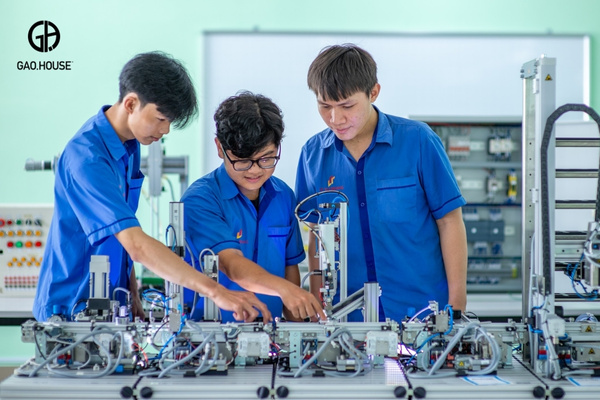 Áo sơ mi xanh đồng phục Lý Tự Trọng