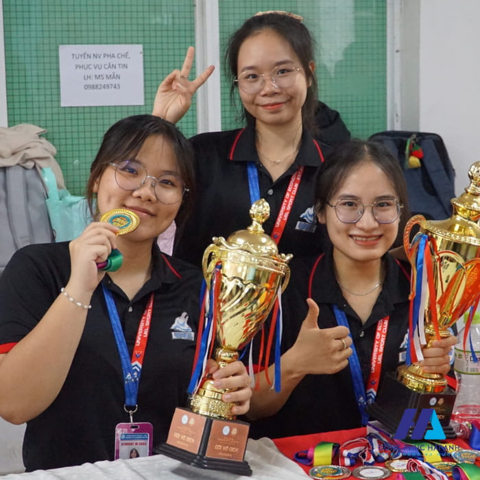 Các mẫu áo CLB, hội nhóm bắt mắt và độc đáo của trường ĐH UEL