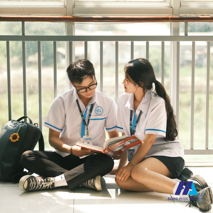 Đồng phục trường đại học UEL trẻ trung và hiện đại là sự tự hào của học sinh trong trường