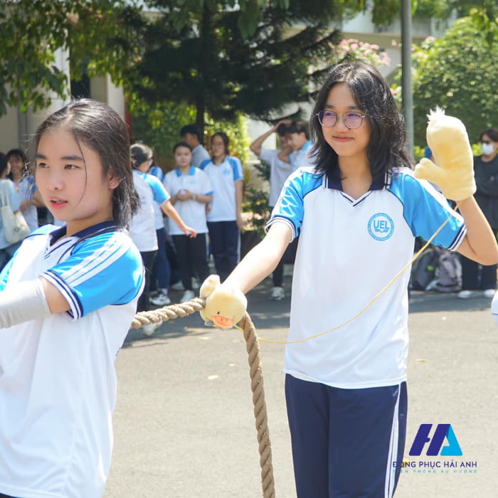 Đồng phục thể dục UEL có thiết kế năng động và thoải mái