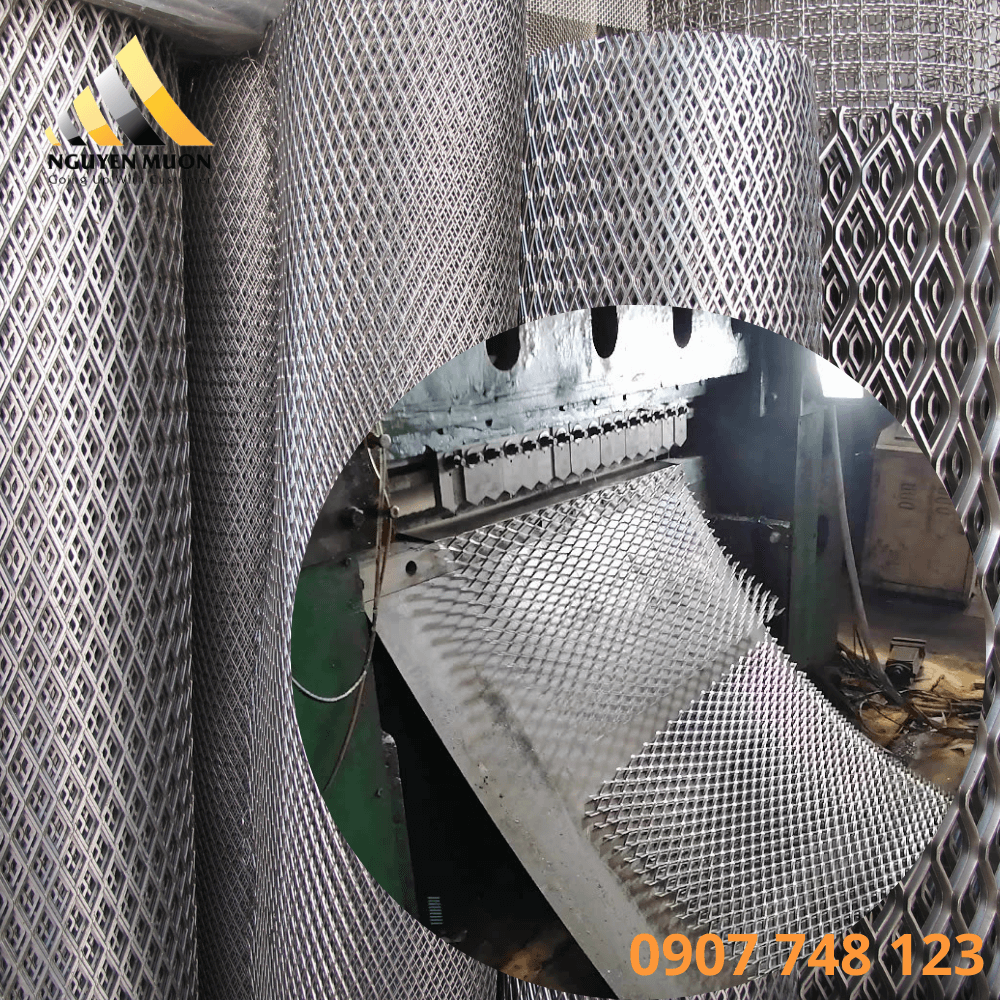 lưới mắt cáo hình thoi bằng sắt