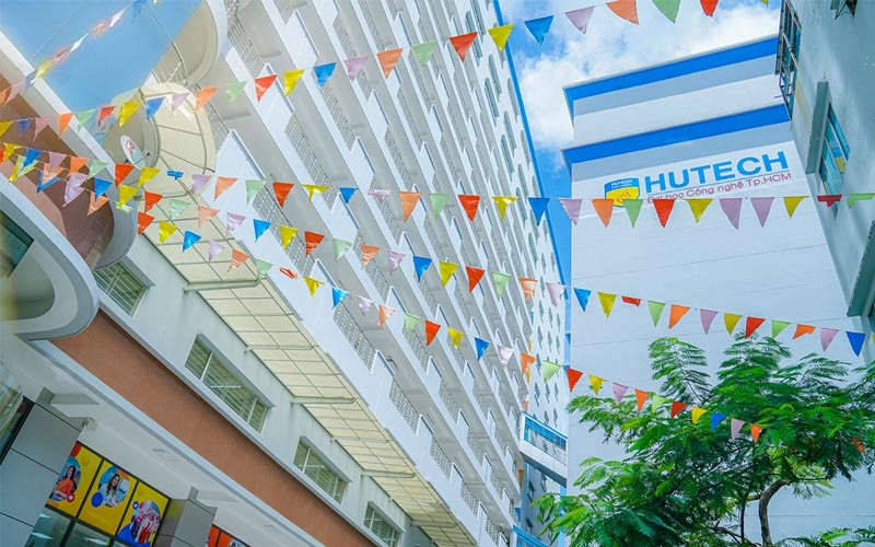 Chương trình đại học chính quy HUTECH có học phí bao nhiêu
