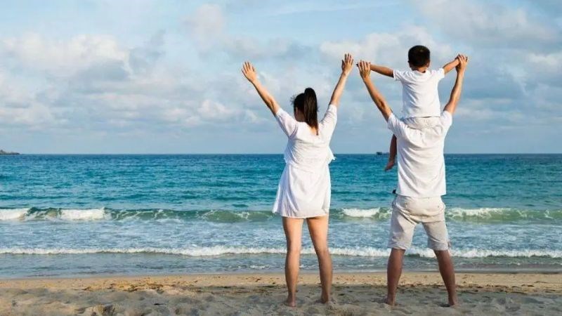 Bố mẹ nên dành thời gian đi du lịch cùng con.