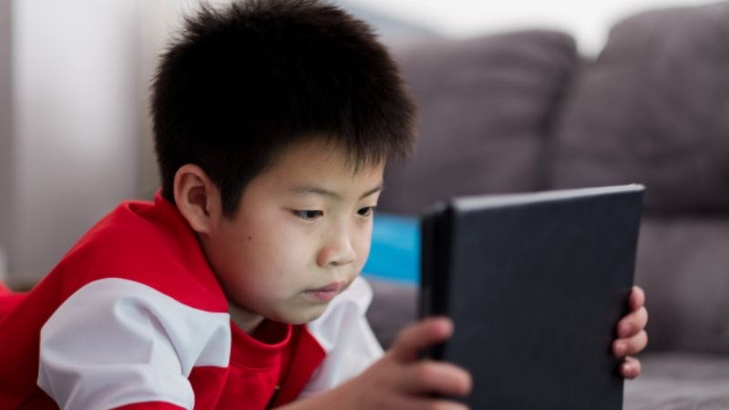 Trẻ chơi game hơn 2 tiếng mỗi ngày là dấu hiệu chẩn đoán nghiện game.