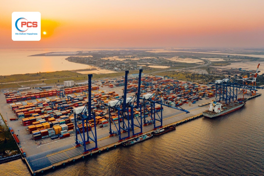 Giao thông vận tải đường biển thúc đẩy xuất nhập khẩu, kết nối kinh tế Việt Nam với thị trường quốc tế.