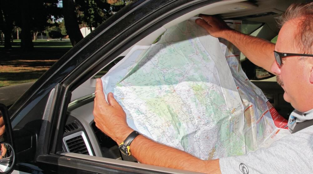 Trước khi các khách du lịch thường dùng các cuốn từ điển để hỗ trợ giao tiếp