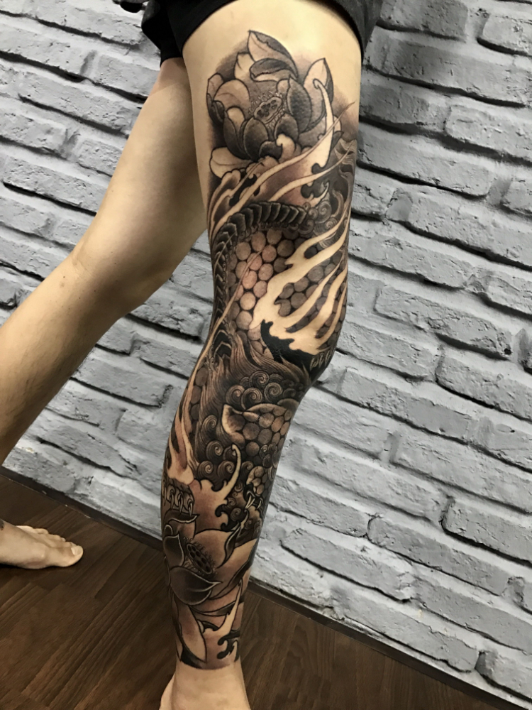 Hình xăm rồng full chân