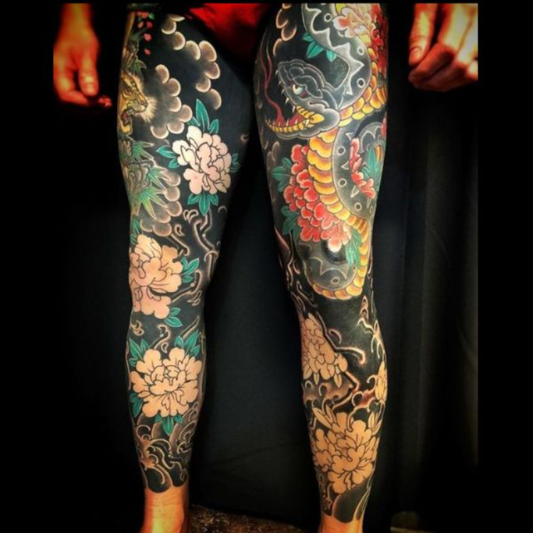 Xăm full 2 chân hình con rắn