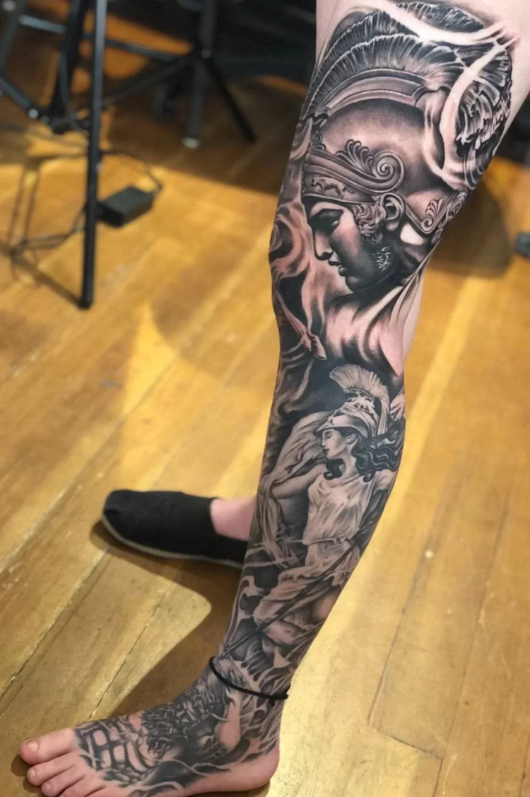 Xăm chân hình Châu Âu hình đấu sĩ La Mã
