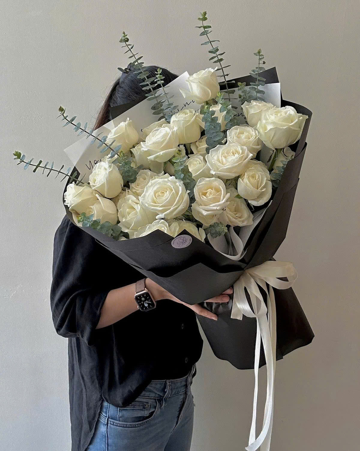 Bó hoa đen trắng