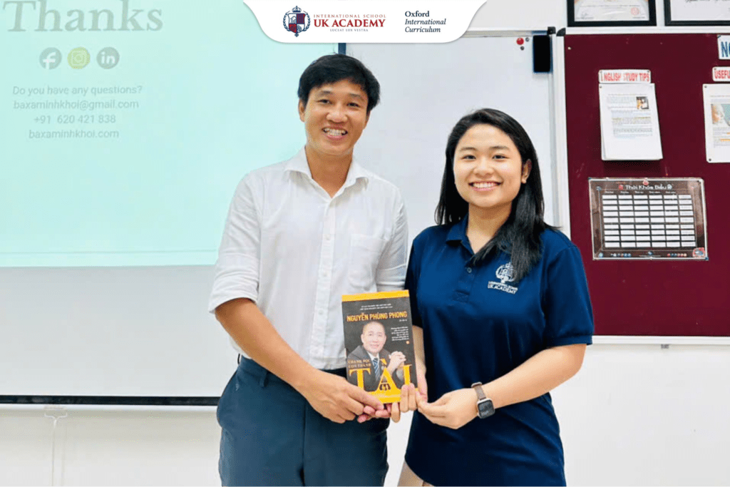 Đọc các tác phẩm văn học và nghiên cứu tài liệu liên quan để mở rộng kiến thức