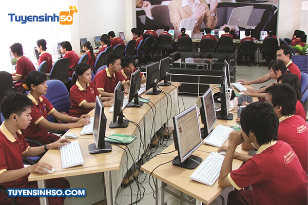 hoc phi dai hoc quoc te sai gon 2