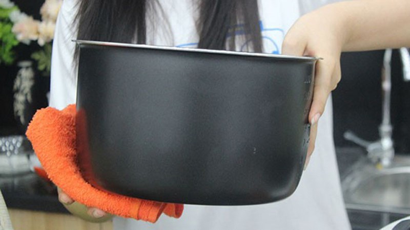 Lau khô nồi trước khi nấu