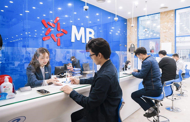 Khóa thẻ MB vĩnh viễn tại quầy giao dịch