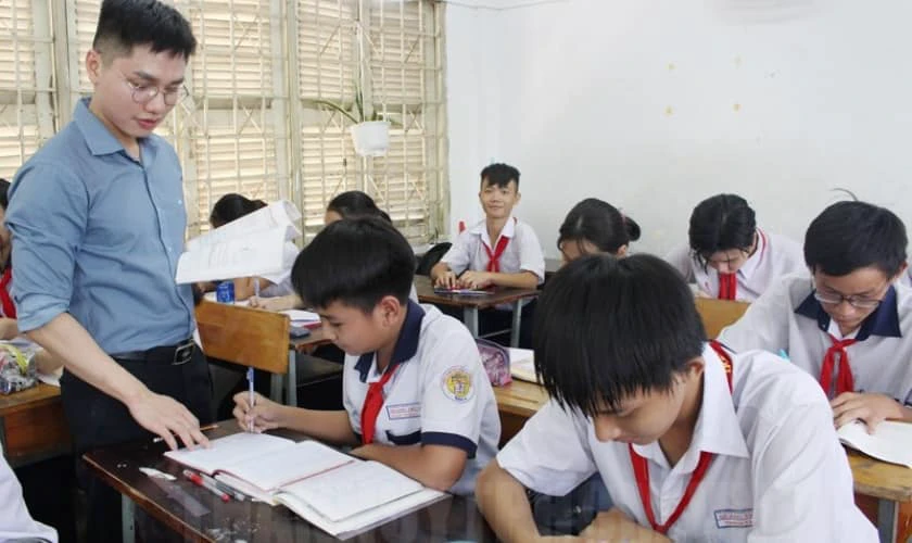 Gửi những tình cảm và tri ân thầy cô qua những câu thơ ngắn gọn, giản dị