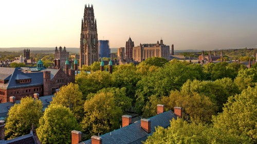 Đại học Yale (Connecticut).