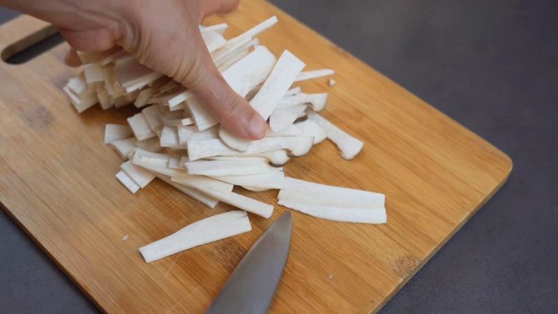 Nấm đùi gà thái miếng mỏng