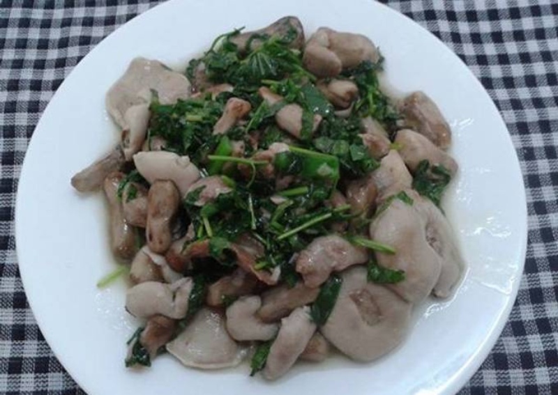 Món nấm mối xào lá lốt