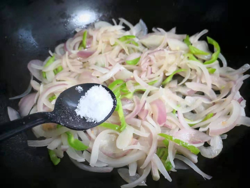 Hành tây được xào sạch