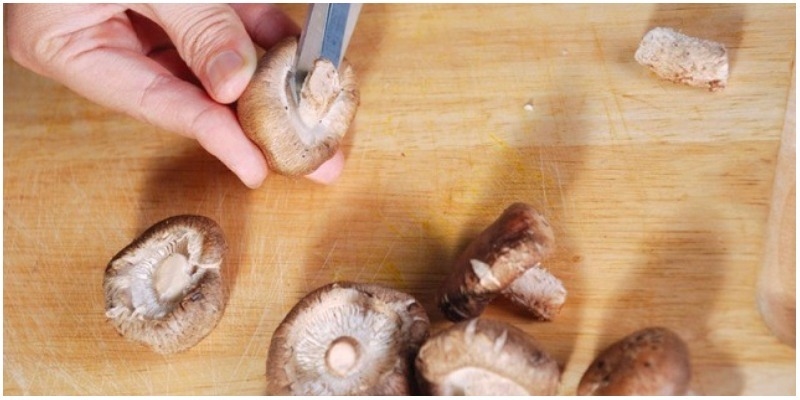 Nấm đông cô sơ chế sạch sẽ