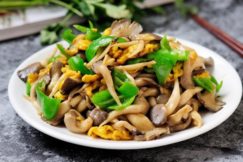 Món nấm sò xào nghệ