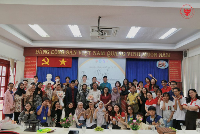 Trần Thị Khánh Vi, Thủ khoa khép ngành Đông Nam Á học 2023, rường Đại học Khoa học Xã hội và Nhân văn, Đại học Quốc gia Hà Nội. Ảnh NVCC .jpg