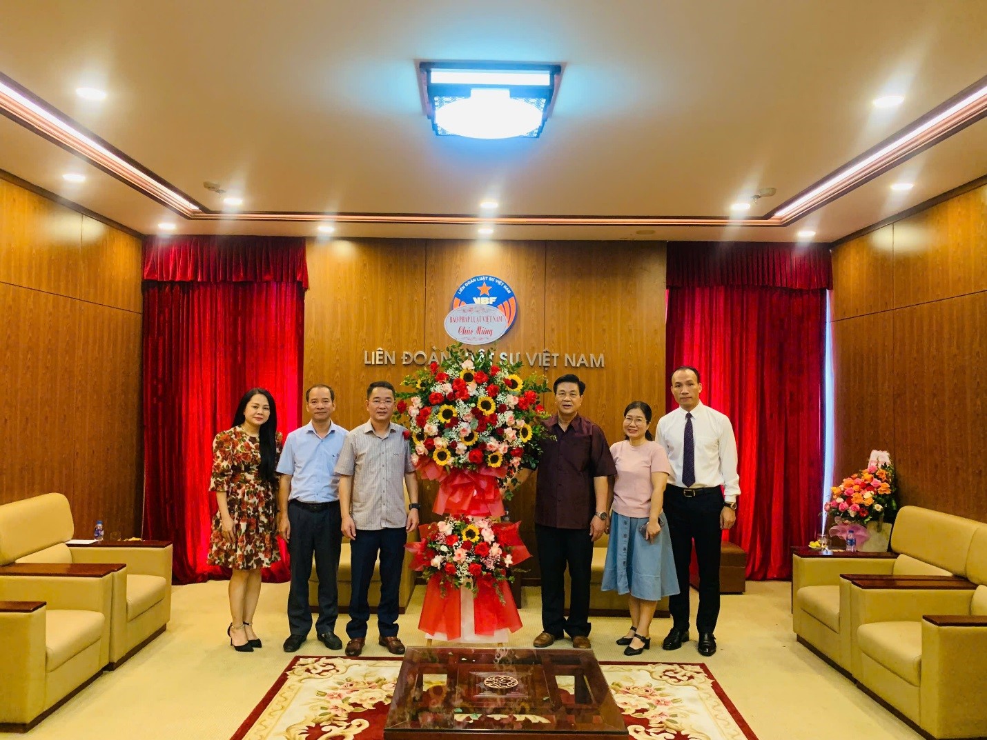 Đoàn Báo Pháp luật Việt Nam chúc mừng Liên đoàn Luật sư Việt Nam