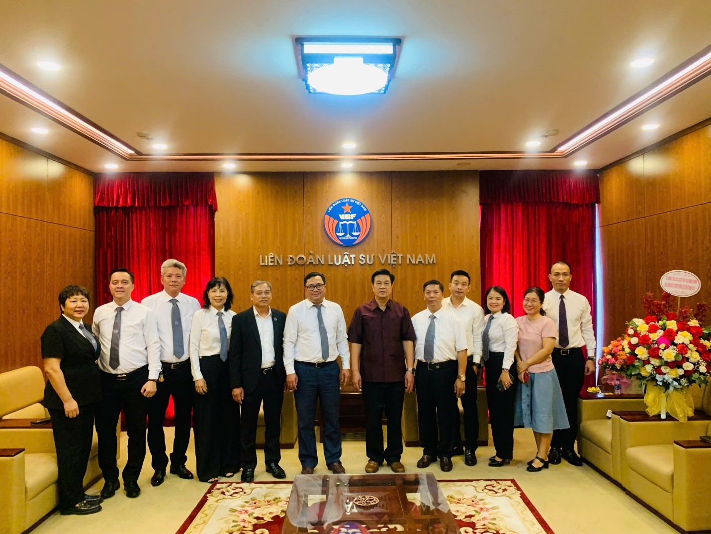 Tổ công tác cải cách thủ tục hành chính chúc mừng Liên đoàn Luật sư Việt Nam