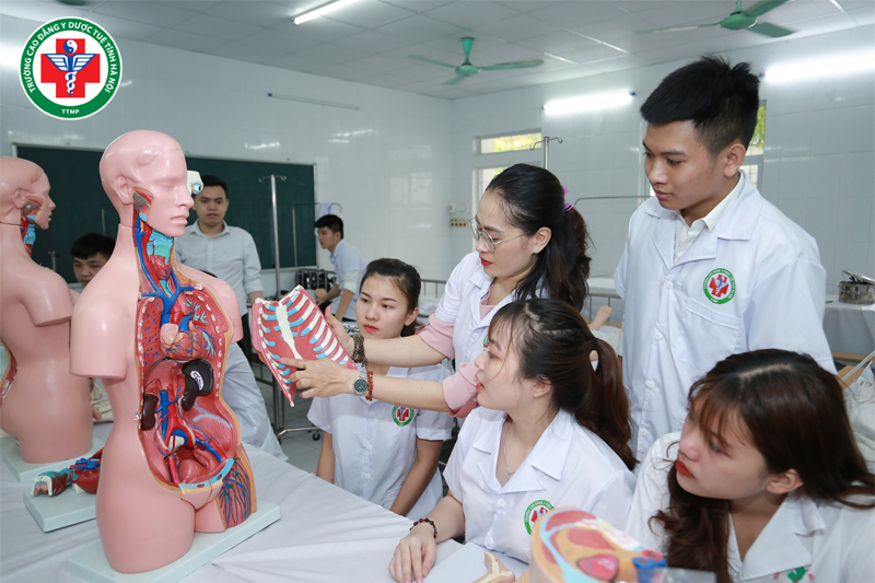 Các phòng học, phòng thí nghiệm đạt chuẩn phục vụ công tác dạy và học