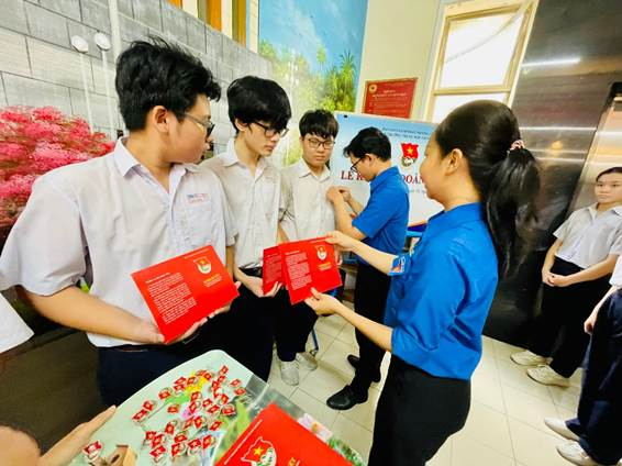 quyet dinh chuan y ket nap doan vien moi 2