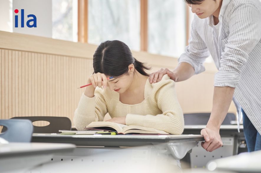 Encourage to V hay Ving? 