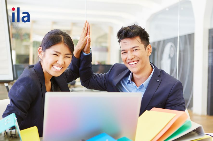 Cấu trúc encourage somebody in something