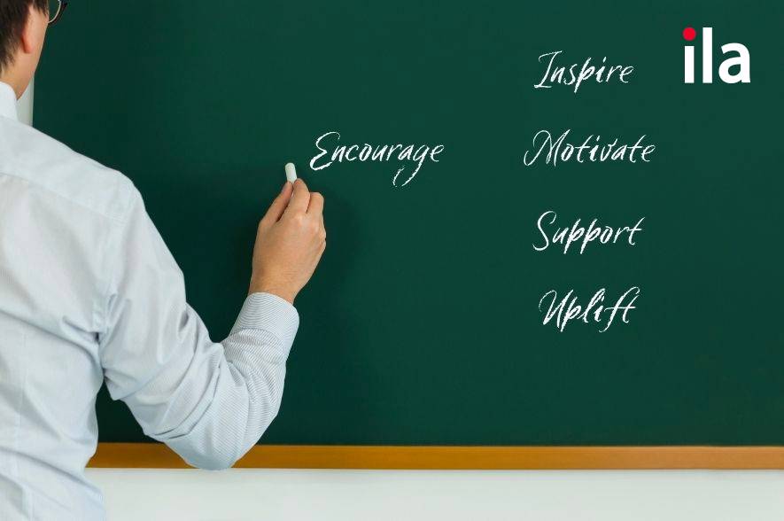 Một số từ đồng nghĩa có thể thay thế encourage 