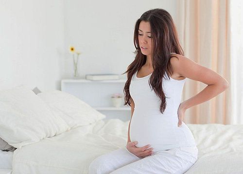 Nhân xơ tử cung có ảnh hưởng tới thai nhi và có thể gây đau bụng dưới cho bà bầu