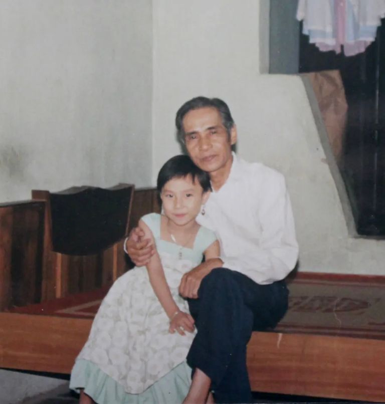 Mỗi lần nghĩ đến ocircng ngoại tocirci lại khaacutet khao được sống một cuộc sống coacute yacute nghĩa Bạn coacute thể tigravem đọc bagravei viết quotOcircng ngoại tocirci nhagrave baacuteo Nguyễn Hảiquot trecircn blog The Present Writer để hiểu hơn tại sao tocirci lại dagravenh cảm xuacutec đặc biệt dagravenh cho ocircng như vậy