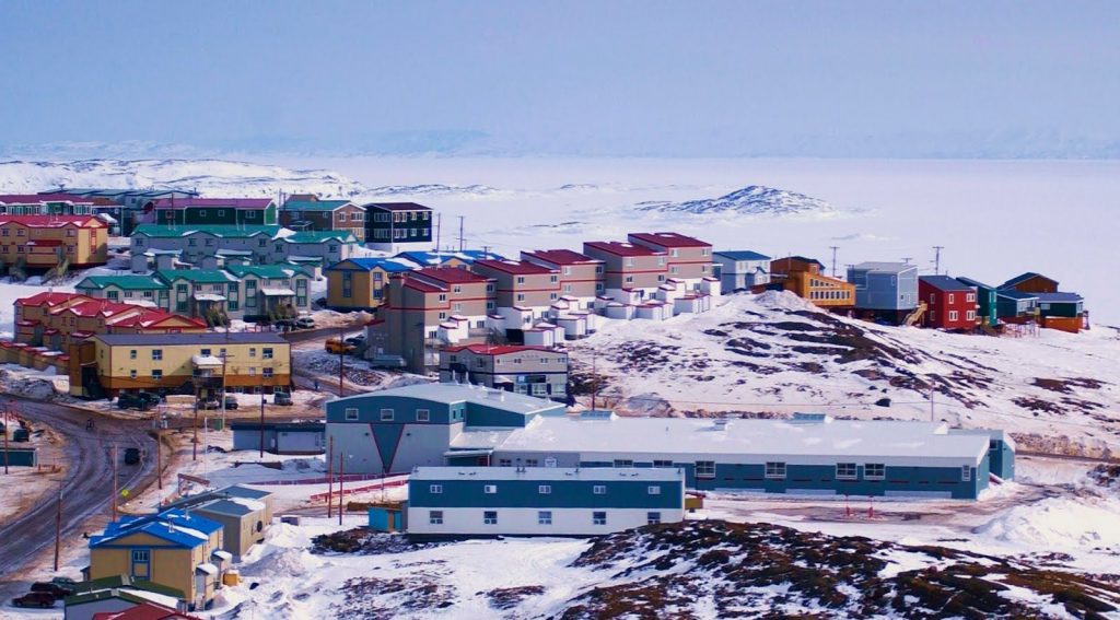 Tỉnh bang Nunavut là một tỉnh nằm ở một vùng quê và có diện tích lớn nhất khu vực phía Bắc Canada.