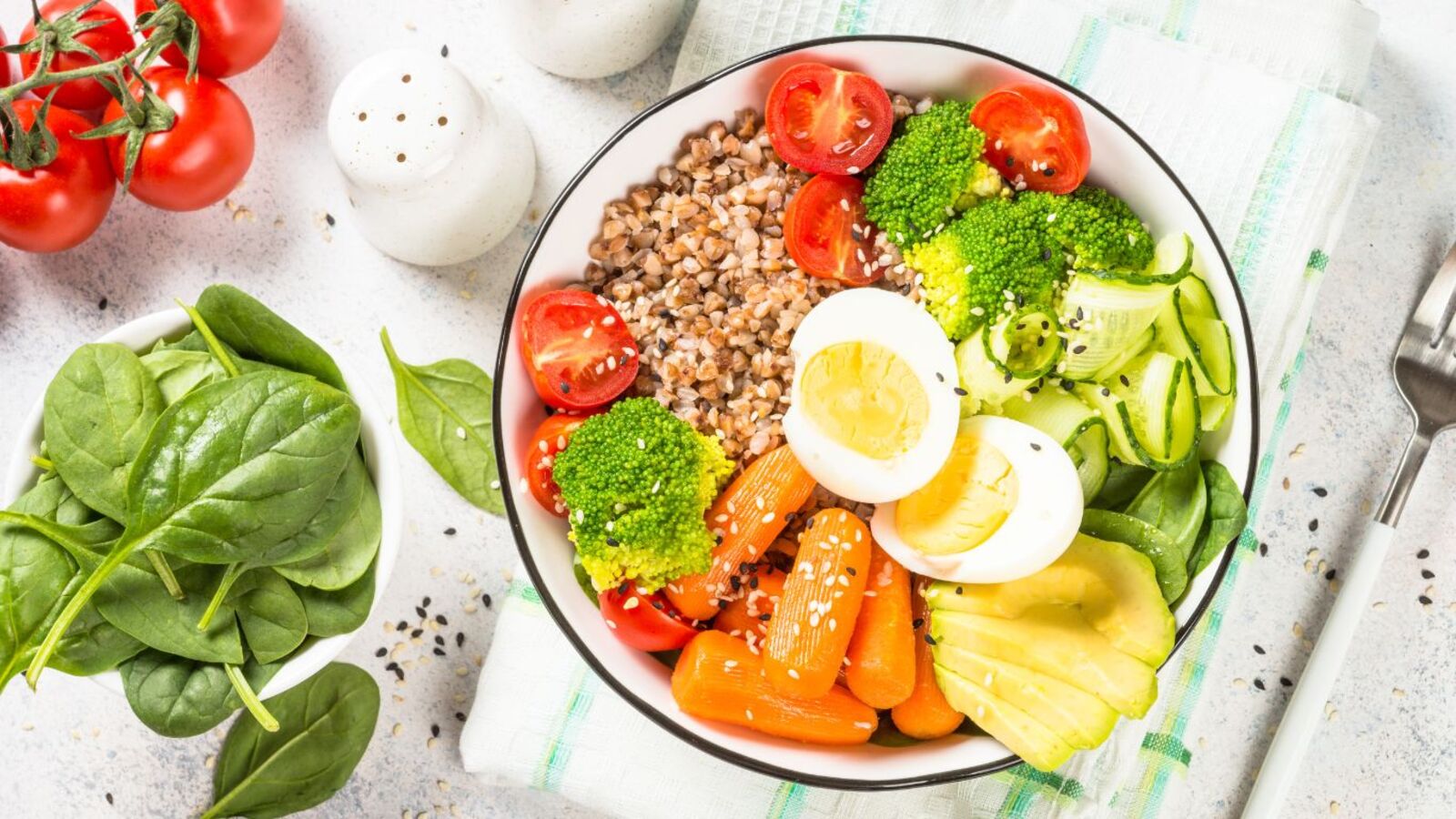 Chế độ dinh dưỡng và lối sống hàng ngày ảnh hưởng trực tiếp đến sức khỏe của biểu bì