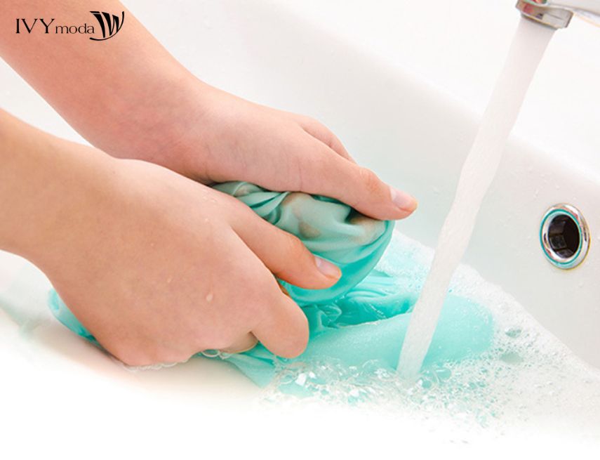 Bảo quản vải lụa tơ tằm