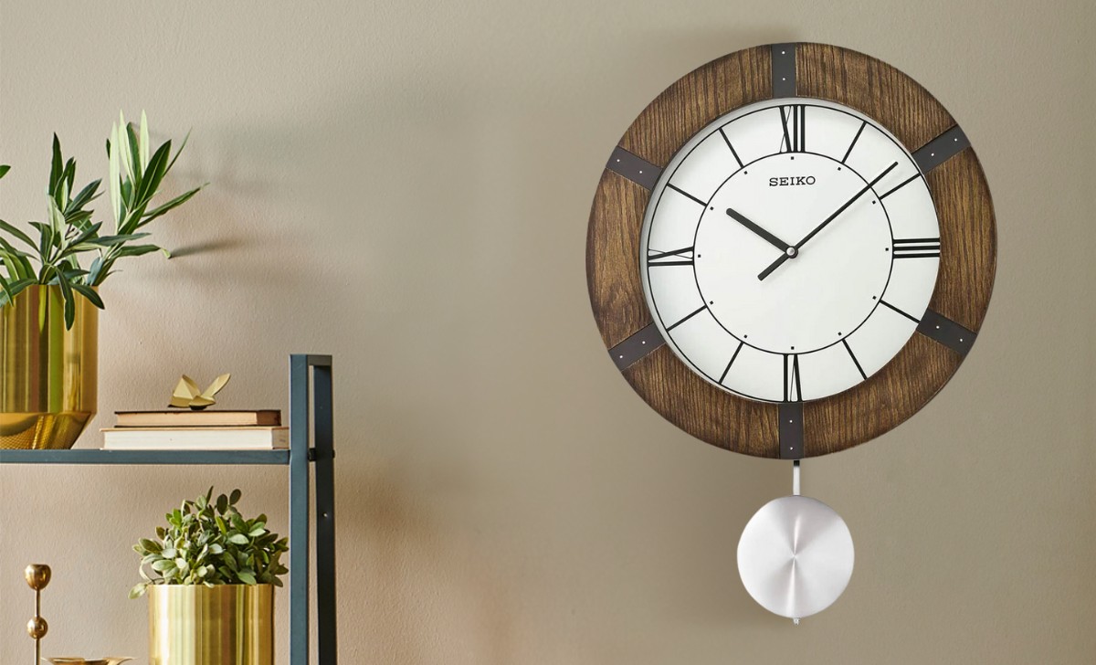 đồng hồ treo tường bằng gỗ Seiko QXC241B