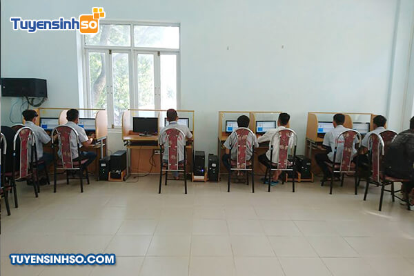 truong cao dang co khi nong nghiep 1