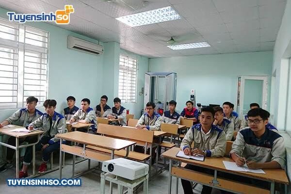 truong cao dang co khi nong nghiep 2
