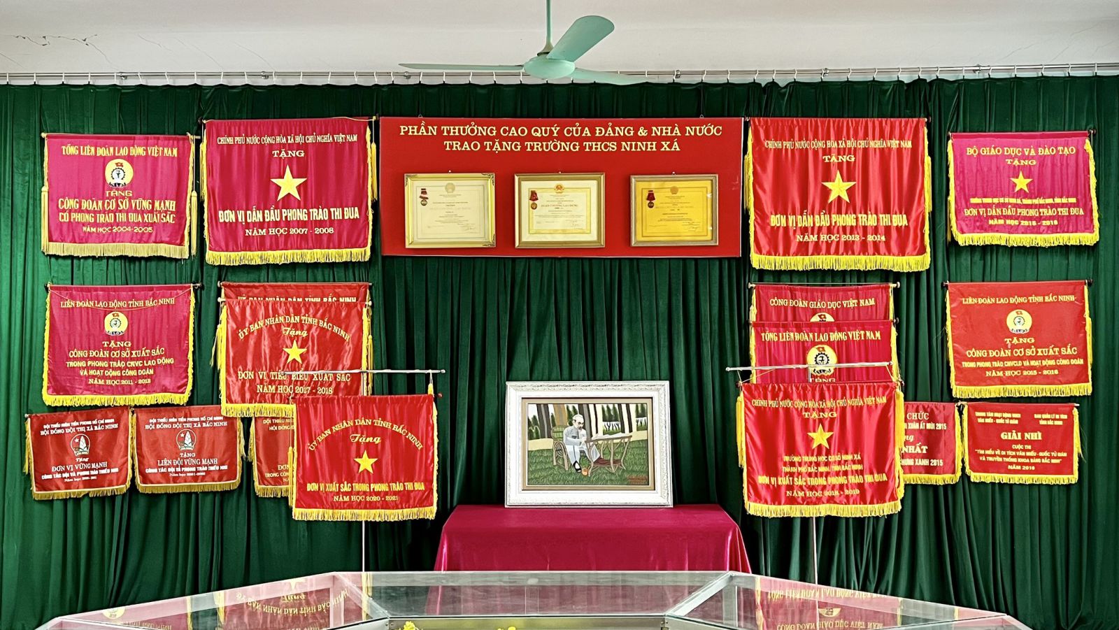 truyen thong nha truong la gi