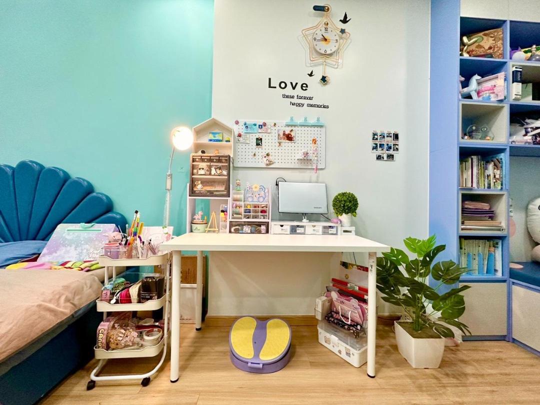 Trang trí bàn học đẹp đơn giản giúp rèn khả năng tự lập (Nguồn: Sưu tầm)