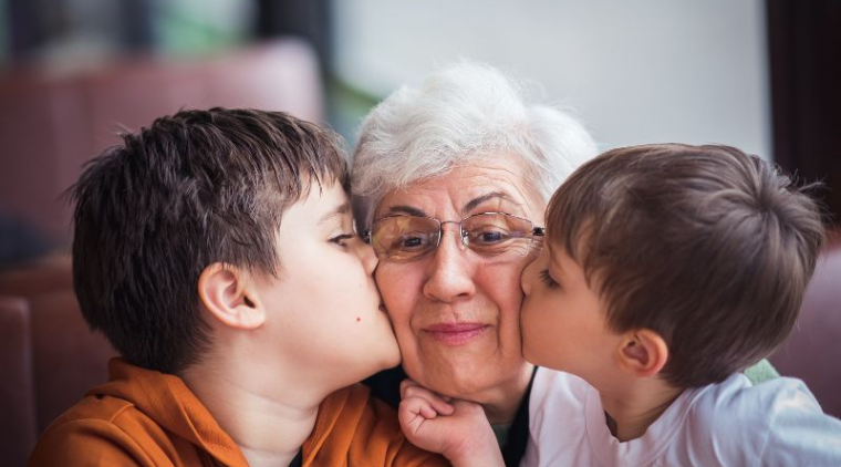 Lời chúc sinh nhật bà hay, ý nghĩa, cảm động