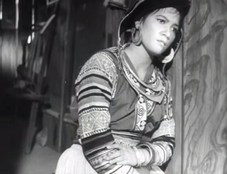 Nữ diễn viên Đức Hoàn trong vai Mị